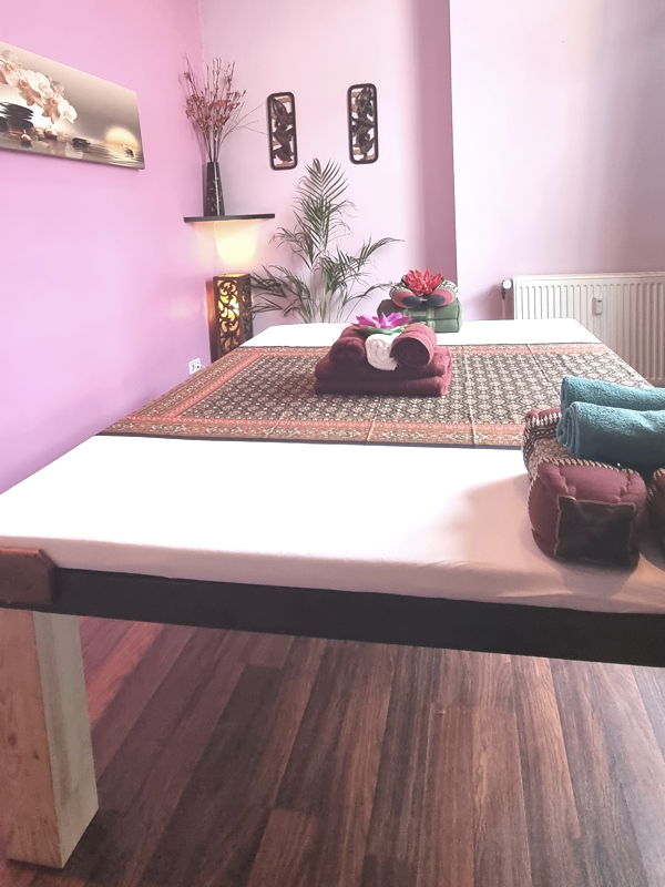 gute thai massage Massageliege in einem Thai Massage Salon in Berlin.